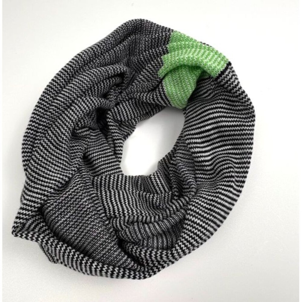Selena Gomez Dream Out Loud Knit Infinity Scarf Navy & Green Striped Preppy Soft